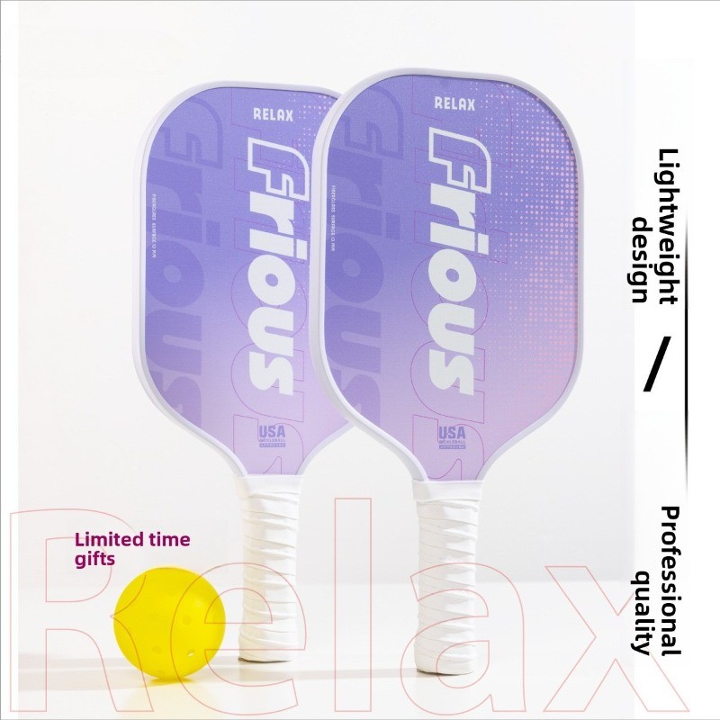 Bộ mái chèo pickleball gồm 2 vợt và 1 quả bóng gỗ, phù hợp chơi thể thao ngoài trời.