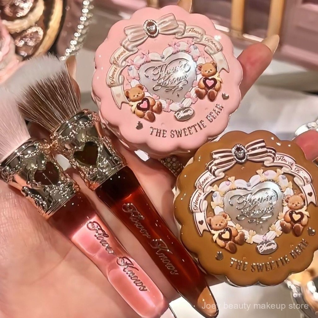 FLOWER BIẾT Cọ má Sweetheart Bear Series đầu tròn mềm mại, tán phấn đều, dụng cụ trang điểm RCRY