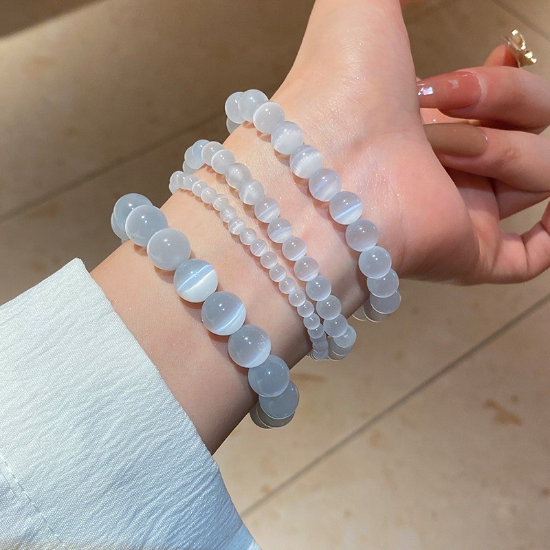 Vòng tay đính cườm ngọc trai nhân tạo - Phong cách đơn giản để làm đẹp cho tay