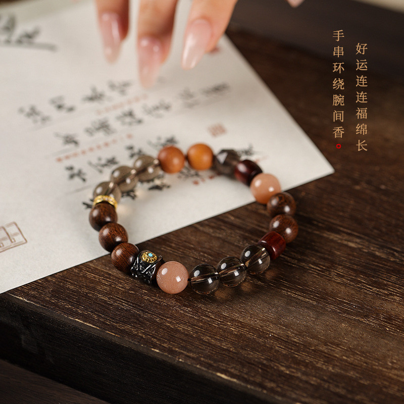Vòng tay pha lê trà gỗ đàn hương vàng