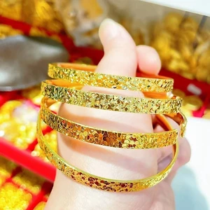 Vòng tay đá nghiền vàng cát sáng bóng, quà tặng độc đáo cho nữ