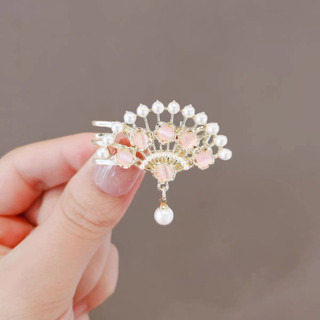Kẹp tóc ngọc trai cao cấp với thiết kế sang trọng, thanh lịch, nhỏ gọn