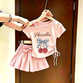 Bộ đồ bé gái lệch vai mùa hè - Áo thun in hình dễ thương phối quần short thời trang năng động