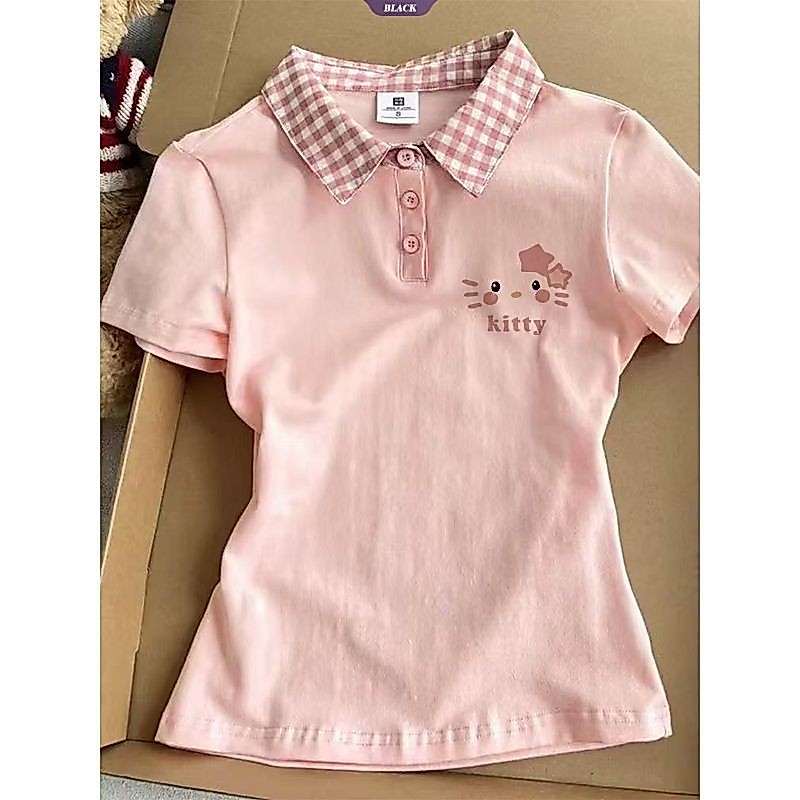 Áo thun nữ cổ polo màu hồng họa tiết kẻ sọc và hình hoạt hình, tay ngắn dáng slim fit