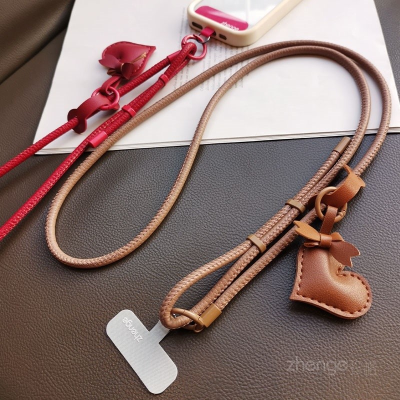 HÀNG MỚI ĐẾN!!!Dây buộc điện thoại di động Dài đeo chéo có thể được mang theo Điều chỉnh Mang theo phong cách Chanel Dây da ngoài trời Túi đựng điện thoại di động chống mất mạnh mẽ Điện thoại di động phổ thông