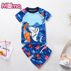 Bộ đồ bơi hai mảnh tay ngắn cổ tròn thoáng khí thân thiện với da họa tiết hoạt hình dành cho bé trai