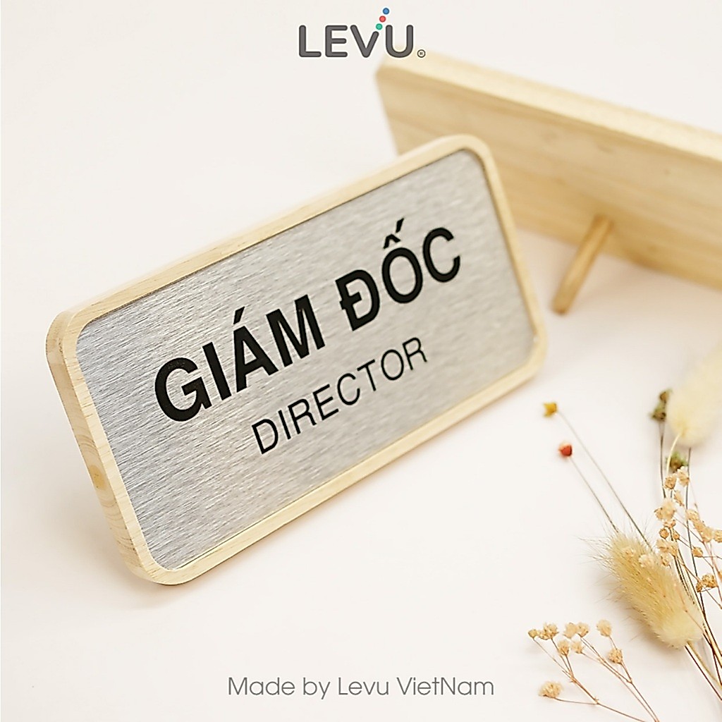 Biển gỗ để bàn giám đốc, bảng chức danh giám đốc director LEVU 10x20cm