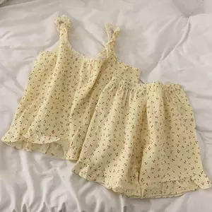 Bộ đồ ngủ đeo chéo hoa cỡ lớn Mùa hè Phong cách mới Cô gái gợi cảm có thể mặc bên ngoài Mùa hè Phong cách mỏng dành cho nữ Đồ mặc nhà phong cách mỏng