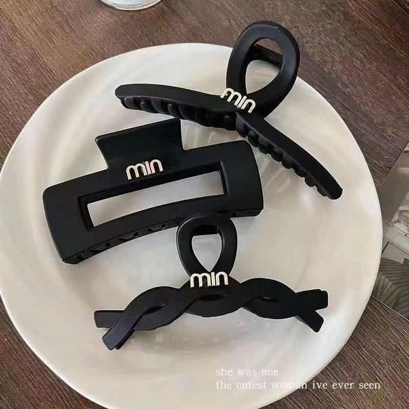 Set 4 kẹp càng cua bản to 13cm đính Min và Hoa Trà  Nữ