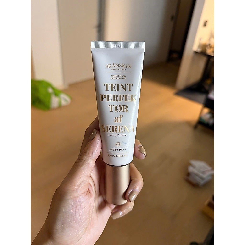 V90_Kem nâng tông SKANSKIN Teint Perfektor af Serena SPF30 PA++