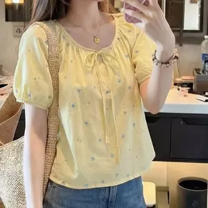 Thiết kế áo sơ mi nhỏ hoa phong cách ngọt ngào Cảm giác thời trang Phù hợp với mọi lứa tuổi Áo màu vàng giảm tuổi