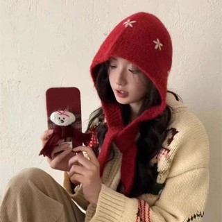 Mũ Balaclava dệt kim từ polyester, thiết kế hoạ tiết thêu ngọt ngào, chống gió và cổ áo cao giữ ấm.