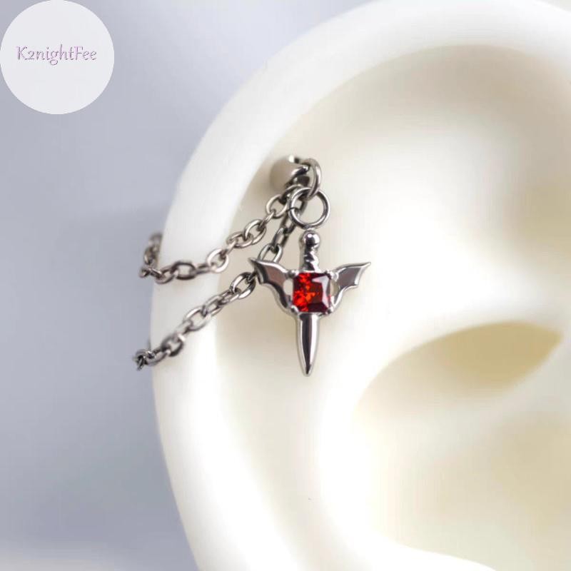 Bông tai zircon đỏ và dây xích xuyên, thiết kế gothic với đinh tán xương, phù hợp nam/nữ, xu hướng Y2K