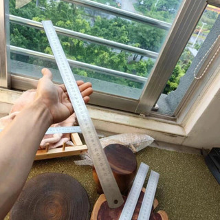 Thước Kẻ Thép Deli 53cm Dày 5mm – Thước Inox Chống Gỉ, Chống Mòn, Dùng Trong Xưởng, Trường Học, Văn Phòng