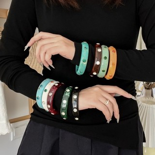 Vòng tay nhựa retro với phong cách thời trang đa năng