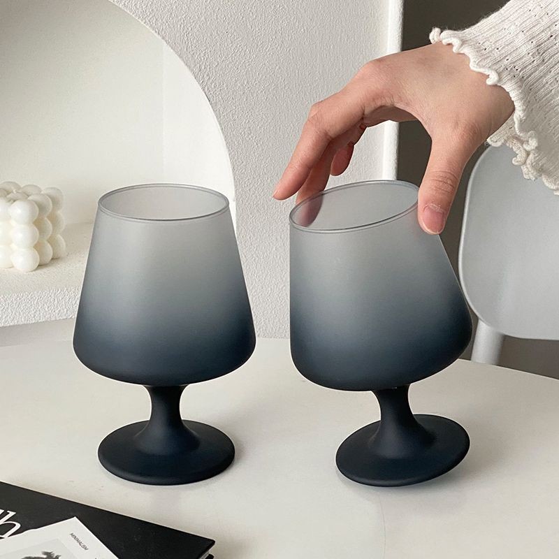 Bộ cốc thủy tinh màu đen mờ Bộ đồ uống bầu không khí nữ có giá trị cao sáng tạo