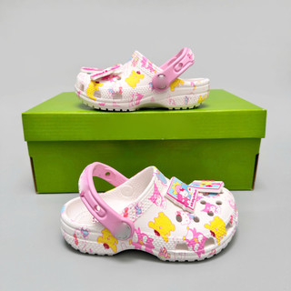 Dép sục nhựa trẻ em chủ đề friends & kitty pastes, sục nhựa đúc tặng kèm charm sticker trang trí
