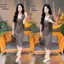 Hàng hóa Châu Âu Váy hai mảnh cao cấp 2025 Phong cách mới Thời trang màu trơn thon gọn hơn Thiết kế xẻ đôi Váy hông + Váy ngoài