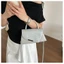 SQ11 2026 Túi đeo vai thời trang mới mùa hè với kết cấu đơn giản Túi xách Niche cá tính hợp thời trang