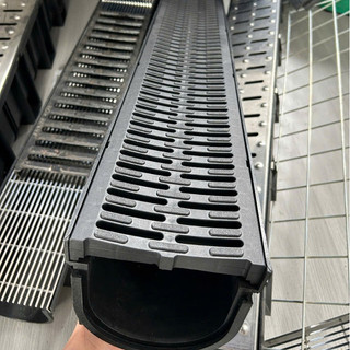 Máng rãnh cống thoát nước nhựa ID100x100mm nắp HDPE Inox Thép mạ kẽm giảm lắng thoát nhanh dễ bảo trì