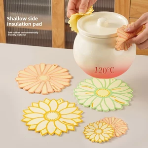 Miếng lót cách nhiệt hình bông hoa | Đế lót nồi, lót ly silicone chống trượt chịu nhiệt cao | Phụ kiện trang trí nhà bếp dễ thương