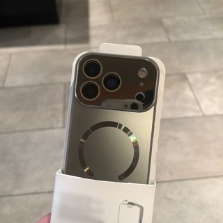 Cửa sổ lớn hút từ tính mờ tiên tiến cho iPhone17 16 15 14 13 Pro Max chống sốc bảo vệ camera chống rơi bìa cứng