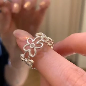 2026 Phong Cách Mới Rỗng Kim Loại Zircon Nhẫn Hoa Nữ Hàn Quốc Niche Thiết Kế Retro Độc Đáo Phù Hợp Với Nhẫn ONCB