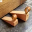 Nêm chặn cửa bằng gỗ nguyên khối - Hạng nặng chắc chắn cho hầu hết các cửa ra vào và sàn