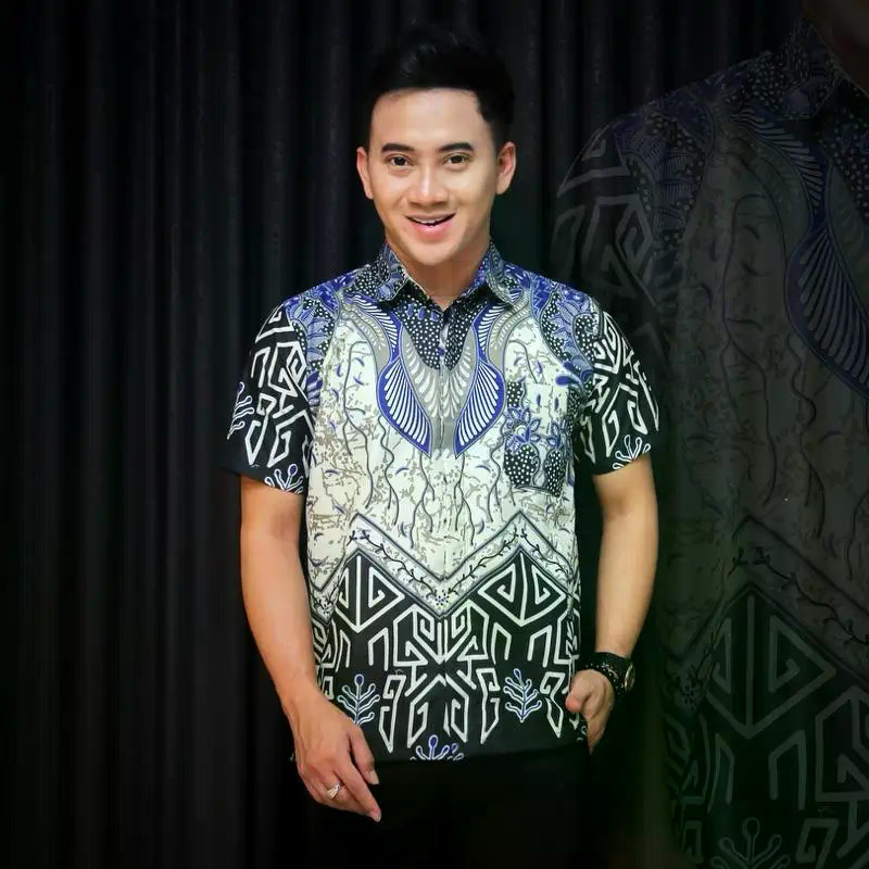 Áo sơ mi batik tay ngắn nam dành cho mùa hè 2025, phong cách thời trang Hồi Giáo từ Malaysia và Indonesia, size có sẵn.