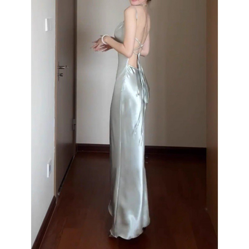 Váy satin sling phong cách hot girl năm 2024, dáng ôm body