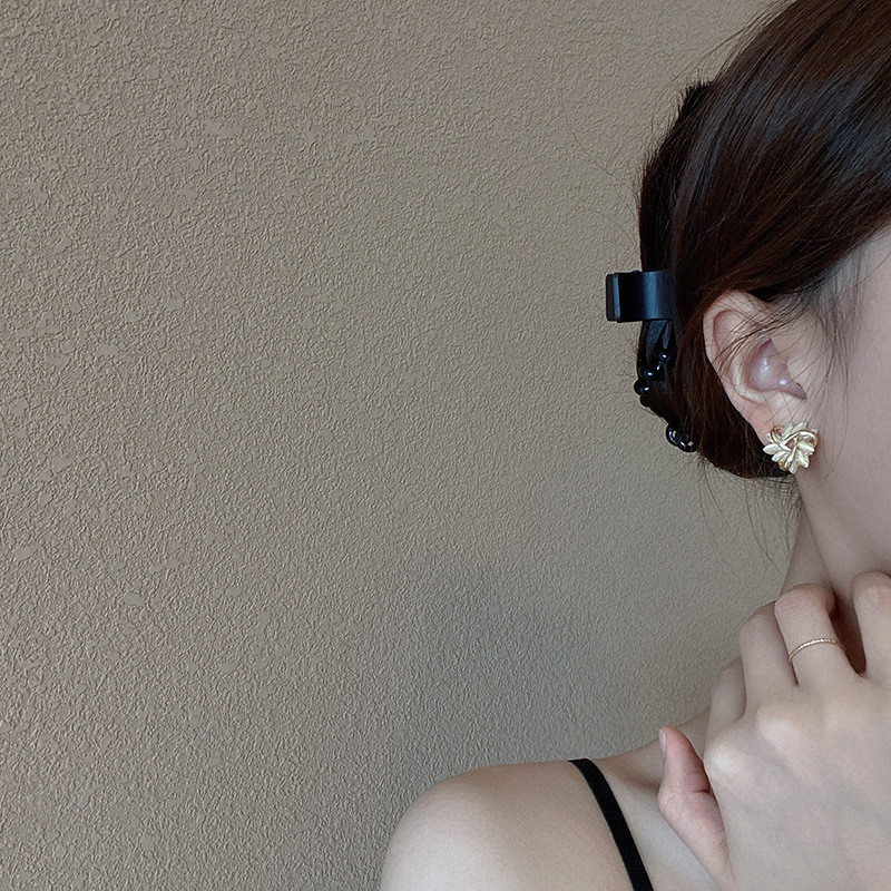 Bông tai hoa sterling silver thời trang,simple và cute với đinh tán opal