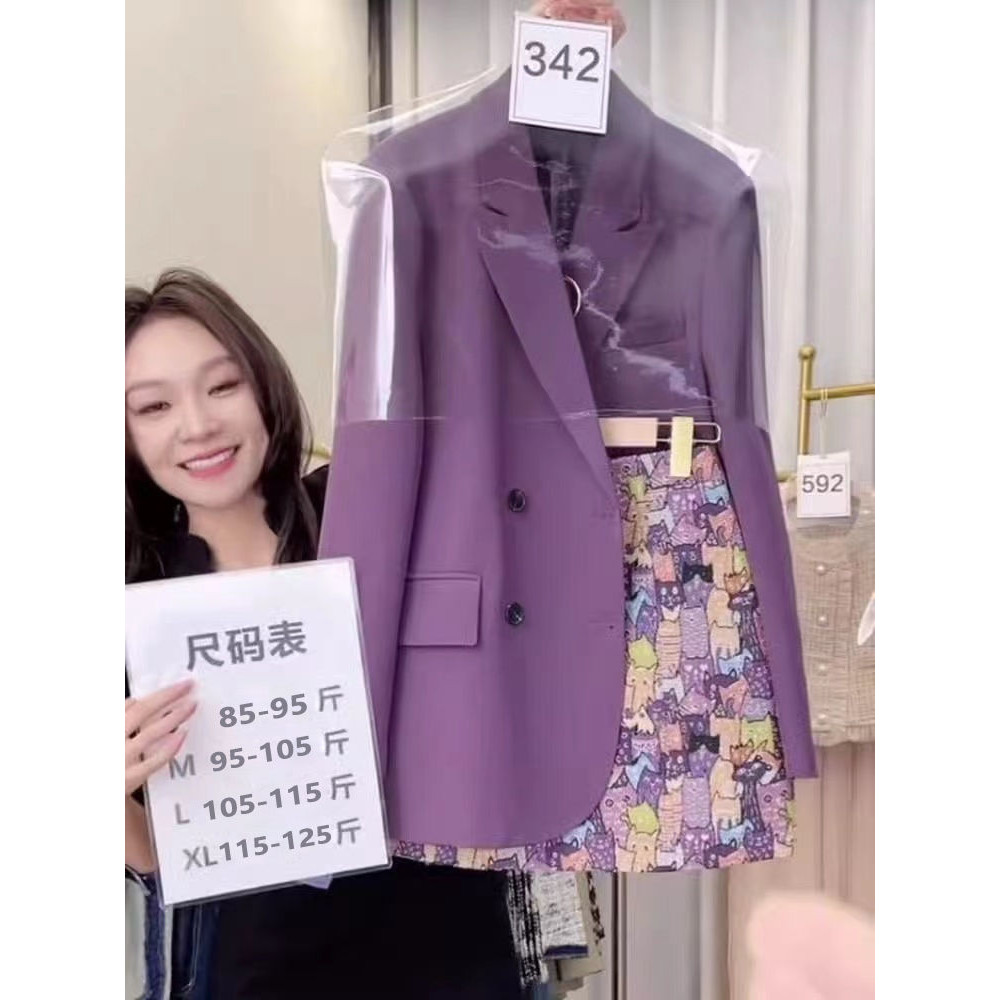 Bộ công sở nữ màu tím gồm áo blazer và váy hoa dài tay