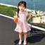 Bé gái (90-150) Mùa hè Phong cách mới Áo thun cổ búp bê màu hồng hoạt hình Mèo con Xù hàng đầu công chúa