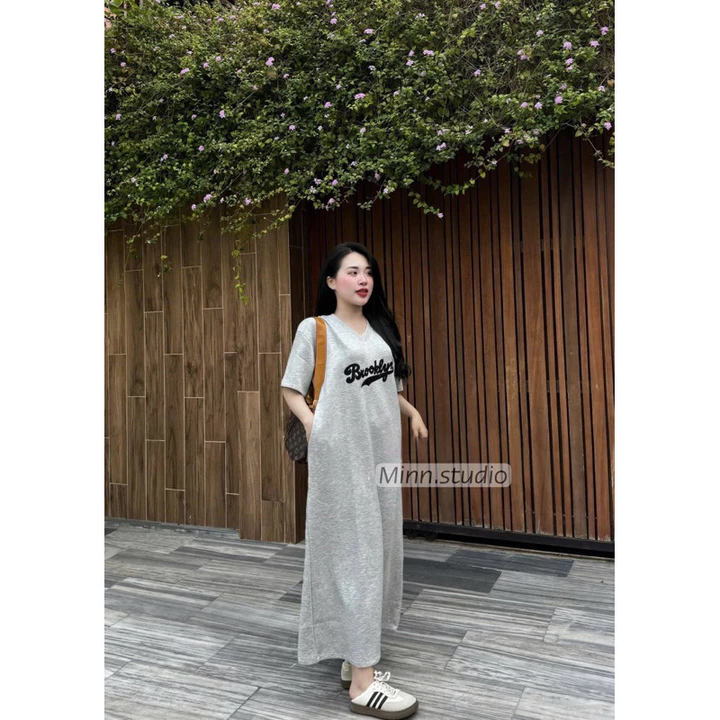 @Minn- Váy Suông Umi Chữ Thêu Dáng Dài. Váy Phom Suông Cổ V, Basic Dễ Mặc Hàng Ngày