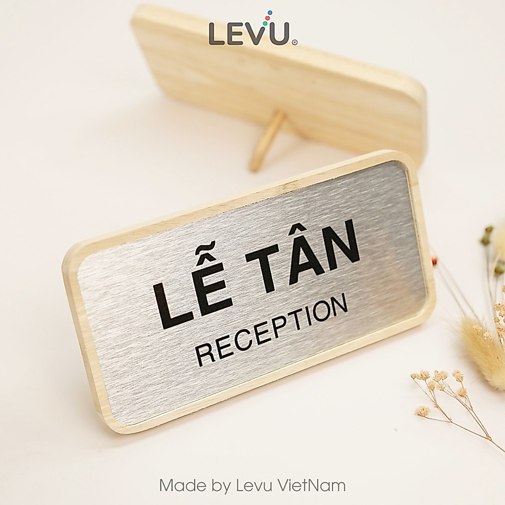 Bảng hiệu gỗ quầy lễ tân, biển tên lễ tân để bàn chức danh reception 10x20cm