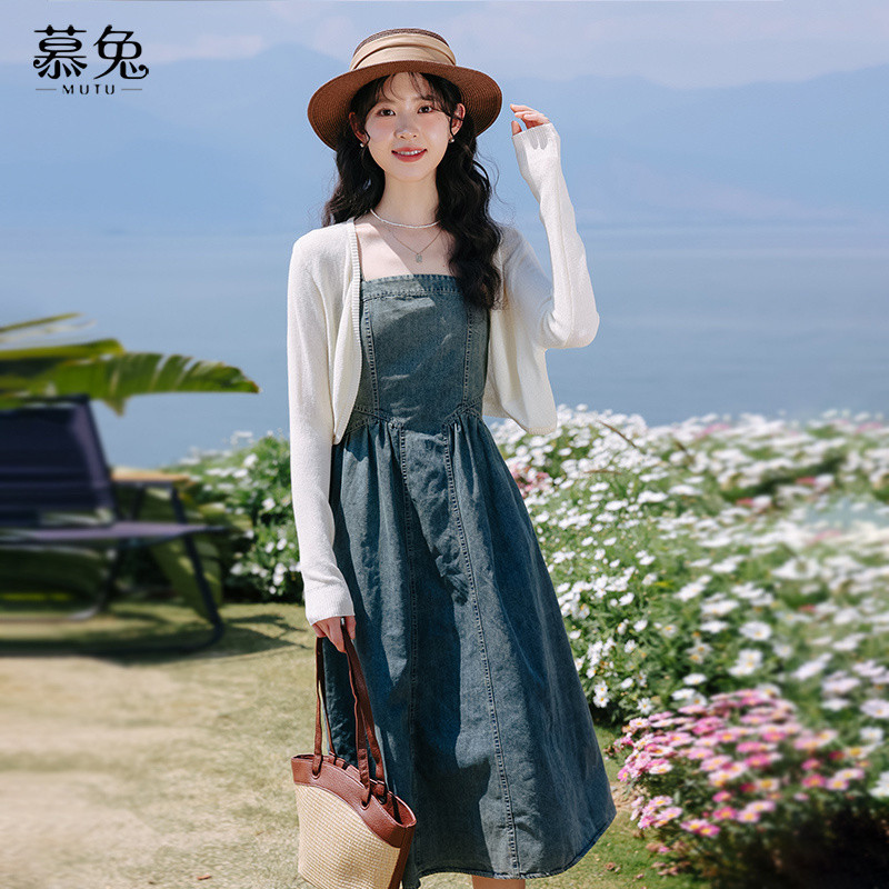 Mutu Mỏng Phong Cách Dệt Kim Cardigan Sling Đầm Hai Mảnh Nữ Mùa Xuân 2026 Phong Cách Mới Pháp Retro Đầm Denim