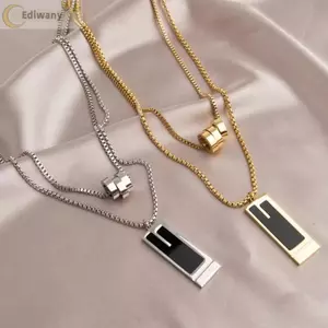 Vòng cổ hai lớp EDIWANY, Vòng cổ mặt dây chuyền vuông hợp kim nhiều lớp, Vòng cổ cổ cổ cổ điển màu vàng tinh tế dành cho nữ