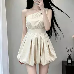 Váy Bud không tay rỗng vai kiểu Pháp che lưng cao che thịt nhìn cao Niche Váy ngắn một mảnh nhỏ