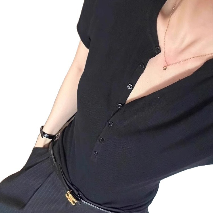 Cao áo sơ mi tay ngắn nữ, chất liệu kaki slim-fit, cổ chữ V, phù hợp mùa hè