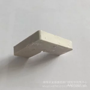 Nhà máy 7 * 17 Nhựa Góc Mã 7 * 17 Hợp Kim Nhôm Màn Hình Cửa Sổ Màn Hình Góc Cửa Thép Nhựa Phụ Kiện Cửa Sổ Ban Công Cửa Sổ YBAC