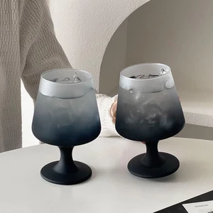 Bộ cốc thủy tinh màu đen mờ Bộ đồ uống bầu không khí nữ có giá trị cao sáng tạo