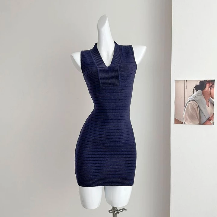 Đầm vest đan cổ V màu yến mạch cho phụ nữ, đầm ngắn ôm sát eo mùa xuân, đầm ôm hông định hình cơ thể