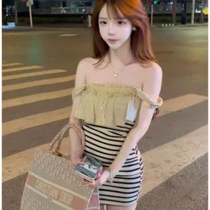 Đầm dây sọc sọc xù tinh tế phong cách Hàn Quốc tinh tế Bầu không khí mùa hè Slim-fit thon gọn hơn