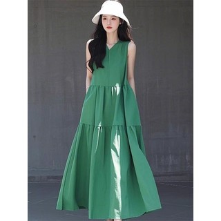 Mẫu đầm thời thượng nhất năm nay: một chiếc đầm xuân không tay màu xanh lá cây Dopamine tuyệt đẹp