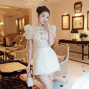 MIU.STUDIO • Đầm ren trắng dáng ngắn tay bồng đính nơ cao cấp, Váy nữ thiết kế dáng A chiết eo ôm body tôn dáng
