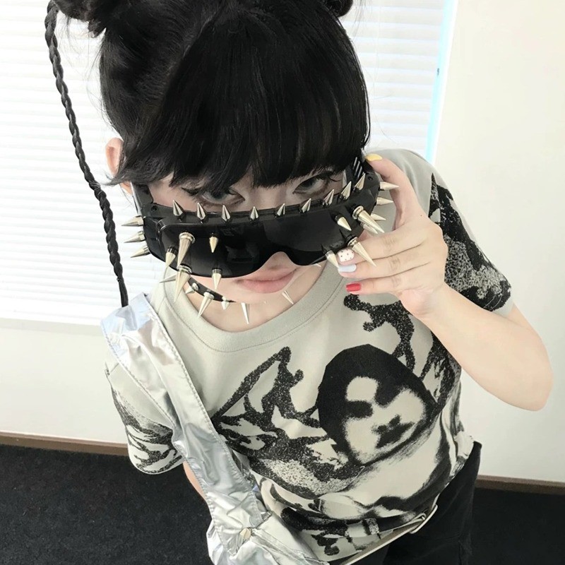 Kính Chống Nắng Retro Gothic Khung Lớn UV400 - Thiết Kế Sáng Tạo Với Đinh Tán Kim Loại, Phù Hợp Lễ Hội