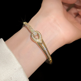 Thắt lưng và vòng tay zircon châu Âu - Mẫu thời trang cá tính dành cho nữ