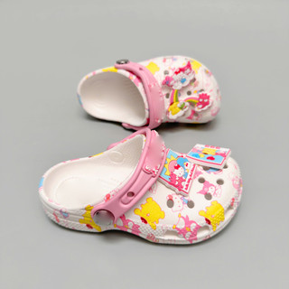 Dép sục nhựa trẻ em chủ đề friends & kitty pastes, sục nhựa đúc tặng kèm charm sticker trang trí