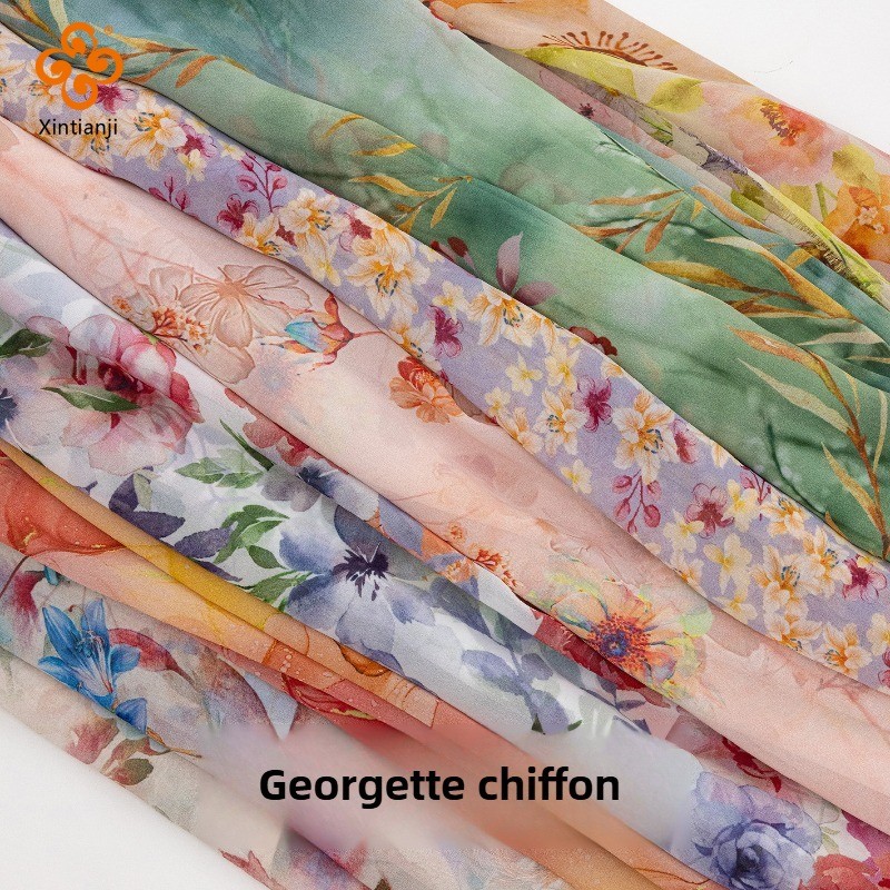 Mẫu váy voan georgette mùa hè từ vải lụa mỏng, phù hợp cho các chuyến đi biển