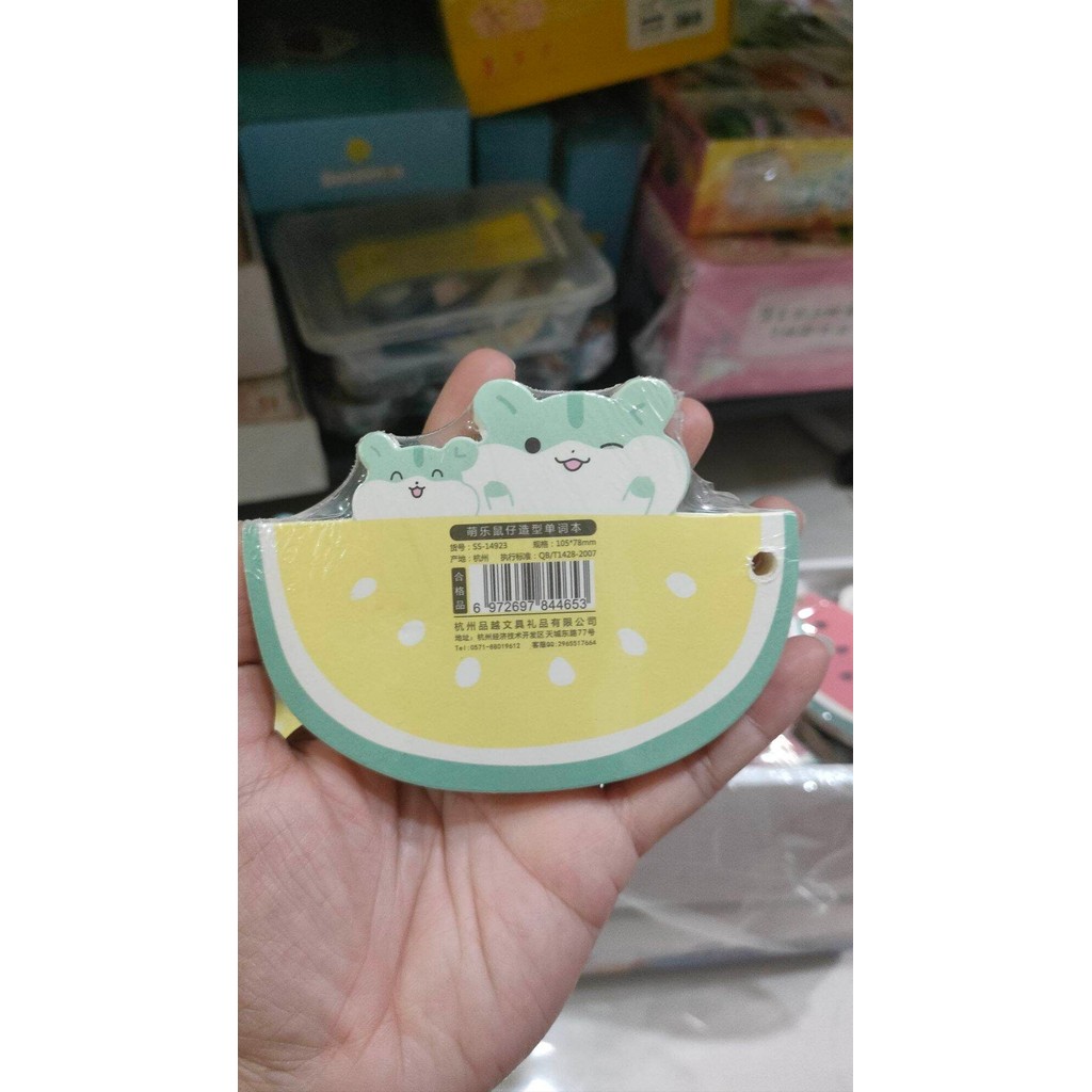 Giấy ghi chú 105x78mm có móc khóa thiết kế hình quả dưa hấu độc đáo.